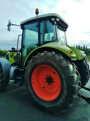 Tracteur agricole Claas ARION 640