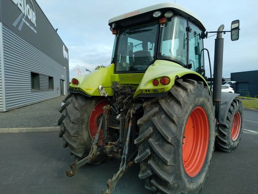 Tracteur agricole Claas ARION 640