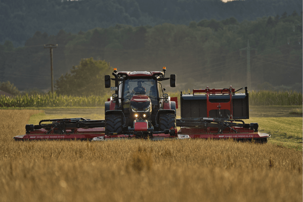 Fenaison - Faucheuses conditionneuses - Groupe de fauche avec groupeur