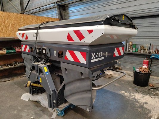 Distributeur d'engrais Sky Agriculture X40+ ECONOV