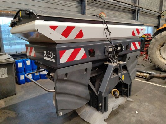 Distributeur d'engrais Sky Agriculture X40+ ECONOV