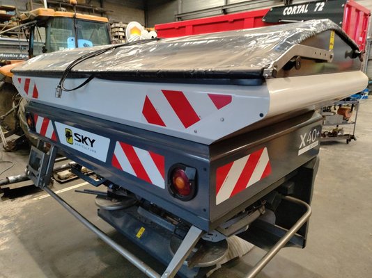 Distributeur d'engrais Sky Agriculture X40+ ECONOV