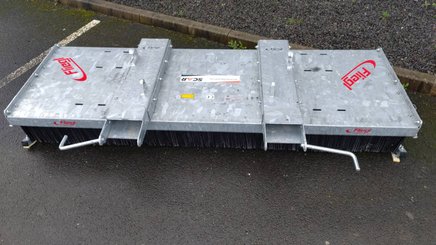 Balayeuse Fliegl LOWE 2500 - 1