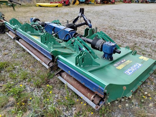 Broyeur à axe vertical Desvoys BV REPLIABLE