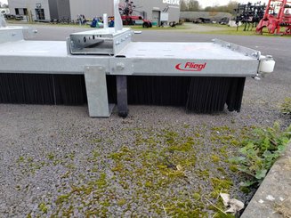 Balayeuse Fliegl LOWE 2500 - 3